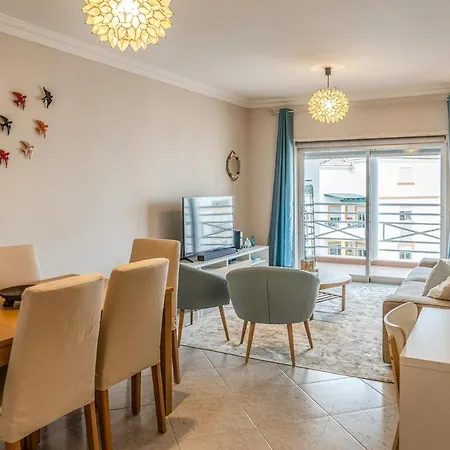 Harmonious&well Decorated T3 Apartment